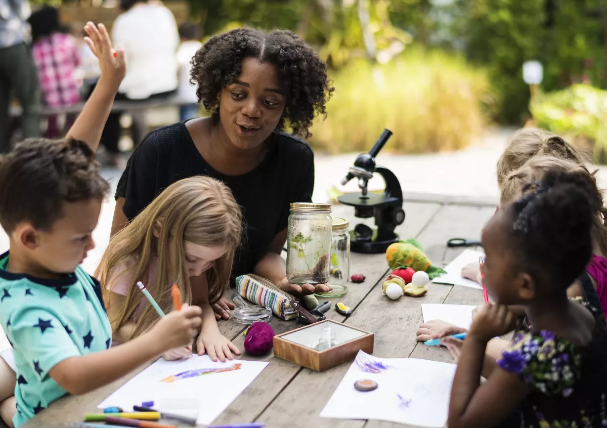 Animation, Enfance et Personnes Âgées Animation, Enfance et Personnes Âgées